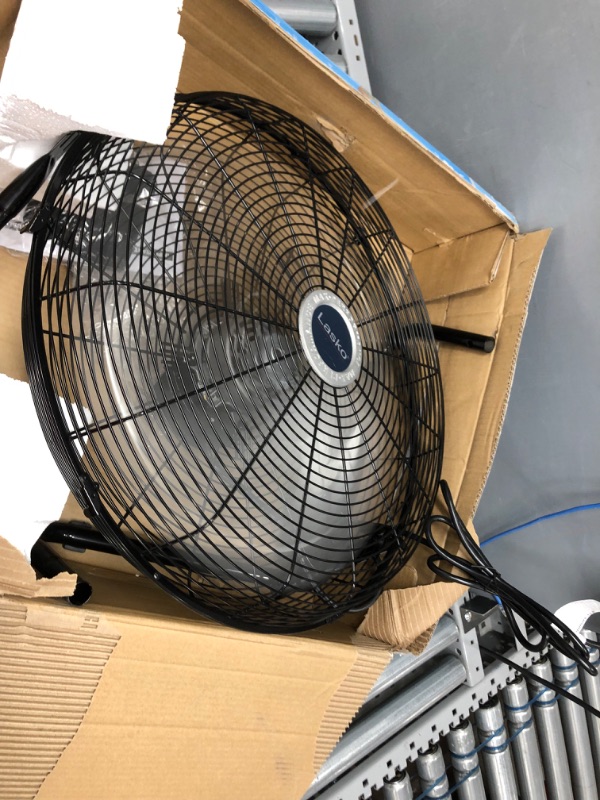 Photo 2 of *missing hardware**
Lasko 2264qm 20" High Velocity Floor Fan