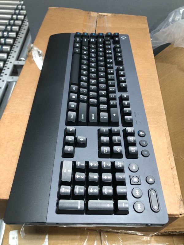 Photo 2 of Logitech G613 LIGHTSPEED Wireless Mechanical Gaming Keyboard, Multihost 2.4 GHz + Blutooth Connectivity - Black
