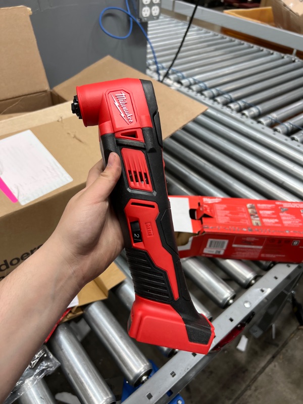 Photo 9 of M18 18-Volt Lithium-Ion Cordless Oscillating Multi-Tool (Tool-Only)
