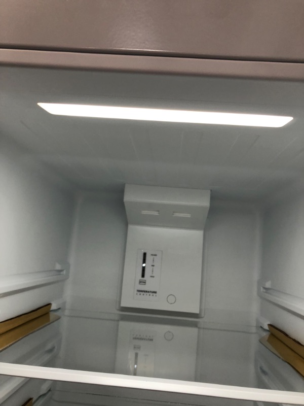 Photo 2 of Vissani 10.1 cu. ft. Top Freezer Refrigerator in White
