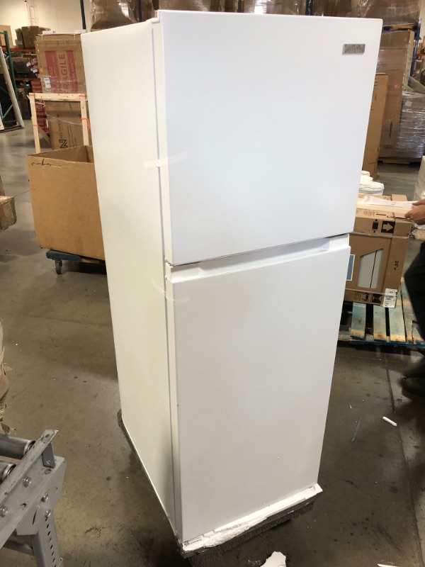 Photo 17 of Vissani 10.1 cu. ft. Top Freezer Refrigerator in White