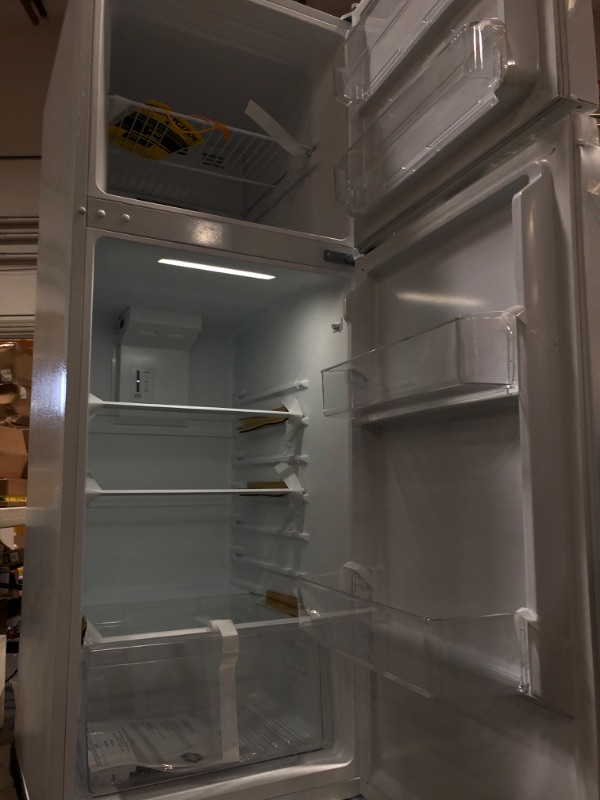 Photo 4 of Vissani 10.1 cu. ft. Top Freezer Refrigerator in White