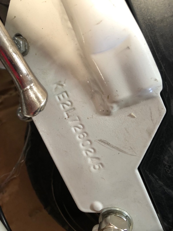 Photo 5 of (NOT FUNCTIONAL; SCRATCHED; FOUND LOOSE HARDWARE; MISSING MANUAL)
Razor E200 Electric Scooter - White
