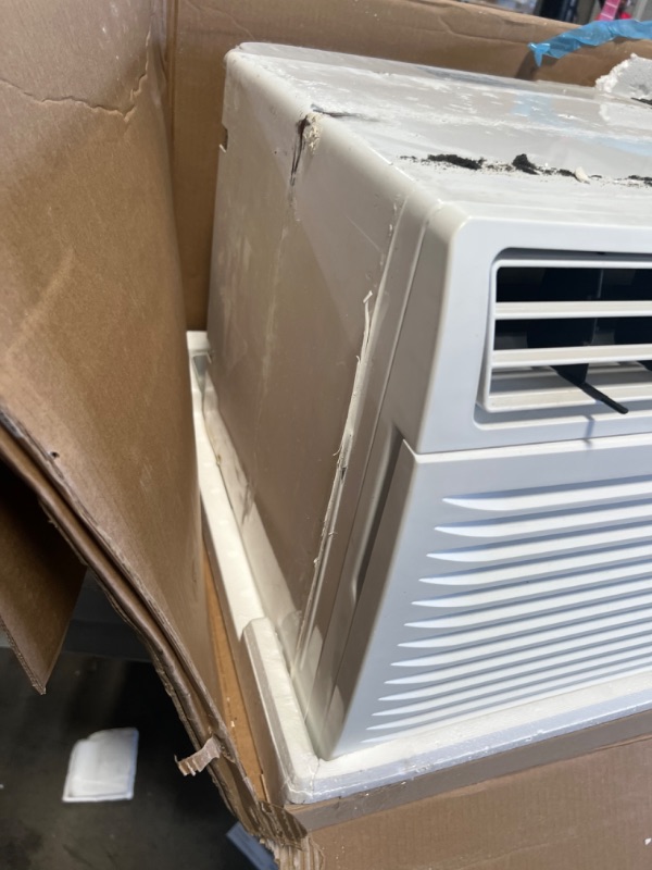 Photo 4 of **HEAVILY USED** LG LT1216CER 11,800 BTU 115V Through-The-Wall Remote Control Air Conditioner, 12000, White
