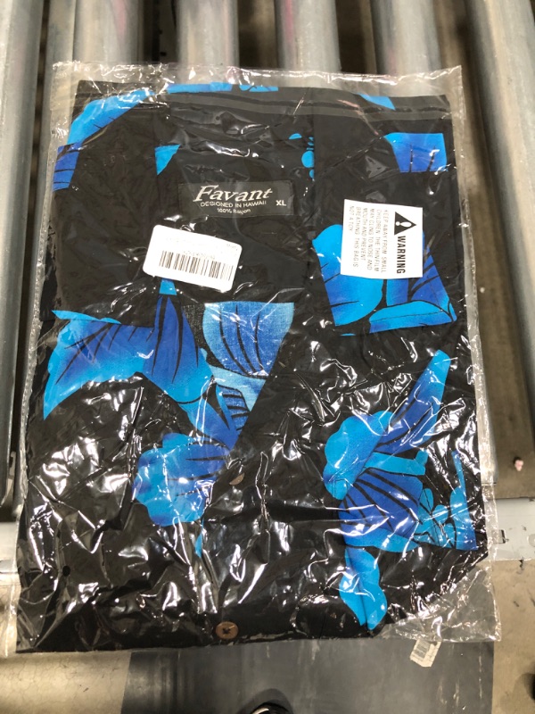 Photo 1 of Favant Tropical Luau Beach Hibiscus Floral Print Men’s Hawaiian Aloha Shirt (XL)
