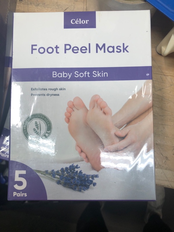 Photo 2 of ??Foot Peel Mask (2 Pairs) - Foot Mask for Baby soft skin - Remove Dead Skin | Foot Spa Foot Care for women Peel Mask with Lavender and Aloe Vera Gel for Men and Women Feet Peeling Mask Exfoliating
