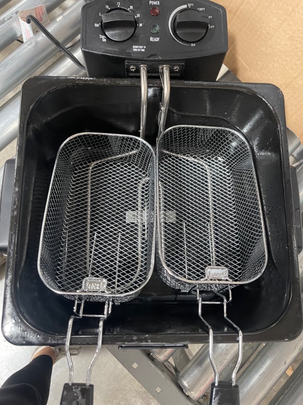 Photo 2 of **NONFUNCTIONAL**DIRTY**PARTS ONLY

Hamilton Beach Deep Fryer with 2 Frying Baskets, 19 Cups / 4.5 Liters Oil Capacity, Lid with View Window, Professional Grade, Electric, 1800 Watts, Stainless Steel (35036)
