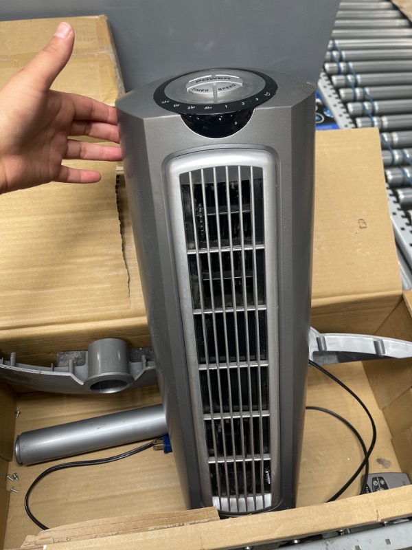 Photo 3 of Lasko 2535 52" Oscillating Pedestal Fan, 52 Inch, Silver Gray

**very dirty, powers on
