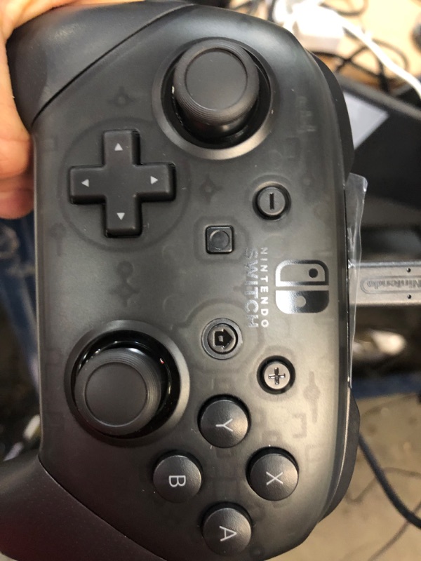 Photo 2 of Switch Pro Controller Nintendo Switch
