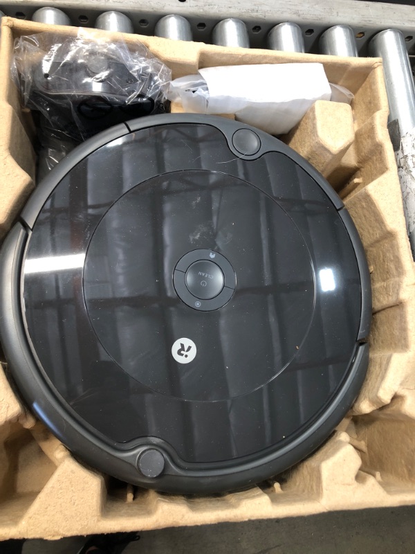 Photo 2 of IROBOT ROOMBA R692020 Roomba 692 Indoor Wi-Fi Robot Vacuum
