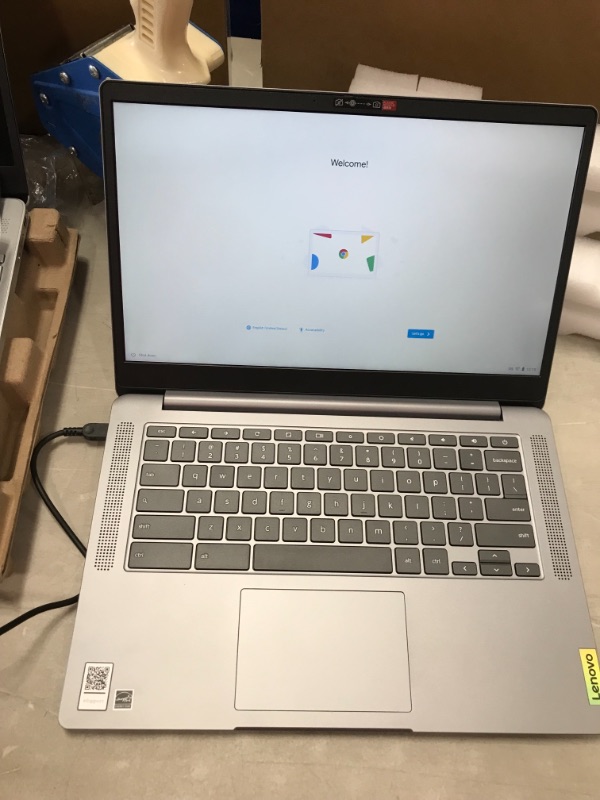 Photo 2 of Lenovo Chromebook 3 14" FHD - Mediatek MT8183 - 4GB RAM - 64GB eMMC - Arctic Grey - Notebook