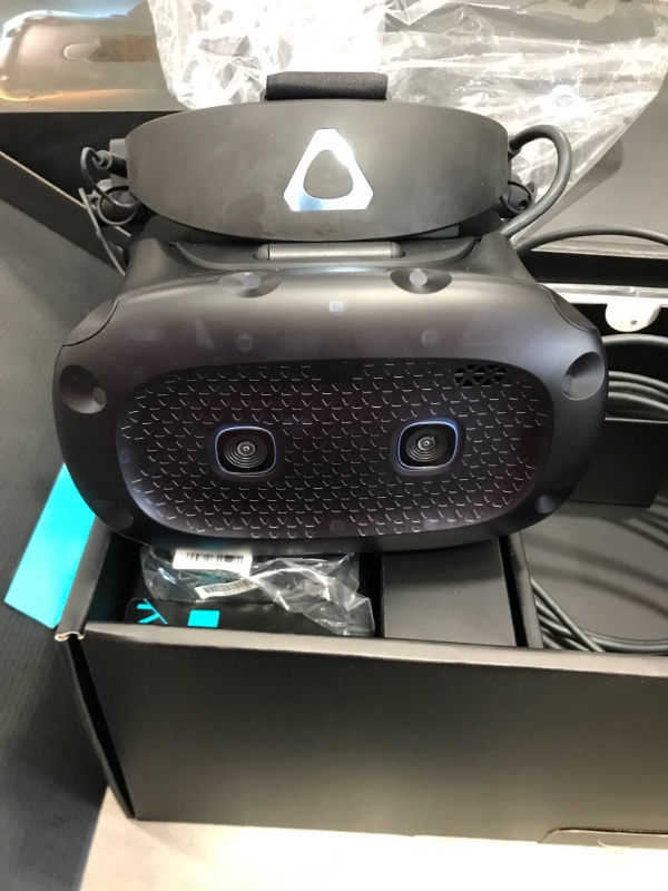 Photo 7 of HTC Vive Cosmos Elite Virtual Reality System - PC
