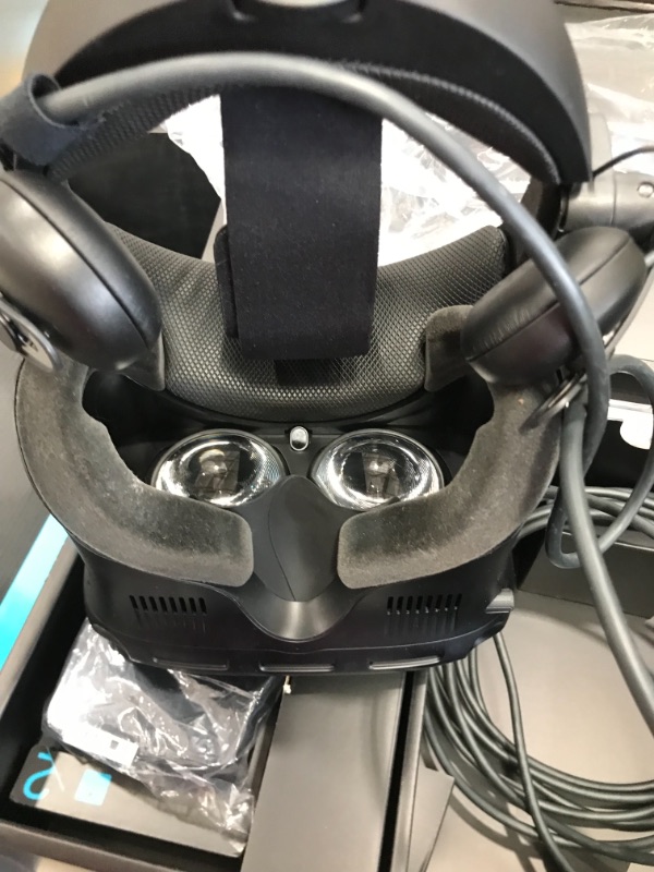 Photo 9 of HTC Vive Cosmos Elite Virtual Reality System - PC
