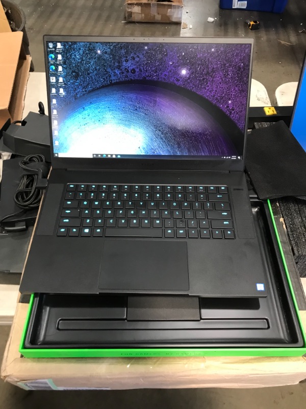 Photo 3 of Razer Blade 15: World's Smallest 15.6" Gaming Laptop - 144Hz Full HD Thin Bezel - 8th Gen Intel Core i7-8750H 6 Core - NVIDIA GeForce GTX 1070 Max-Q - 16GB RAM - 256GB SSD - Windows 10 - CNC Aluminum
