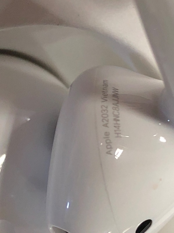 Photo 10 of Apple AirPods True Wireless Bluetooth Headphones (2nd Generation) with Charging Case

