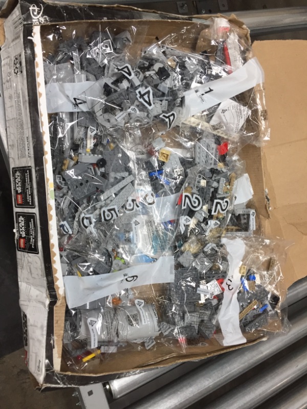 Photo 2 of LEGO Star Wars: The Mandalorian The Razor Crest 75292 Exclusive Building Kit, New 2020 (1,023 Pieces)


**box is damaged