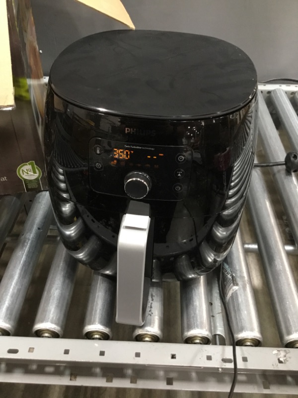 Photo 2 of Philips Airfryer Premium Digital Xxl with Twin Turbostar Fat Removal Technology, Hd9650/96 Black
