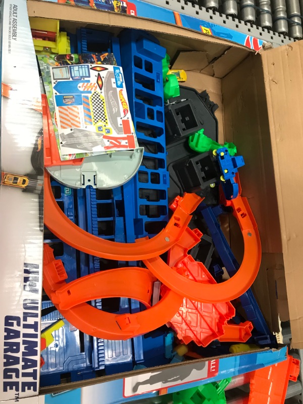 Photo 1 of Hot Wheels City Robo T-Rex Ultimate Garage, Multi-level Multi-Play Mode, Stores 100 Plus 1:64 Scale Cars, Gift Idea for Kids 3 and Older
- Missing//loose hardware 