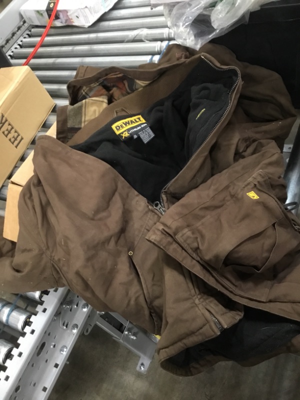 Photo 2 of DEWALT
Men's XXLarge Heavy Duty 20-Volt MAX XR Lithium-Ion Tobacco Jacket Kit with 2.0 Ah Battery and Charger