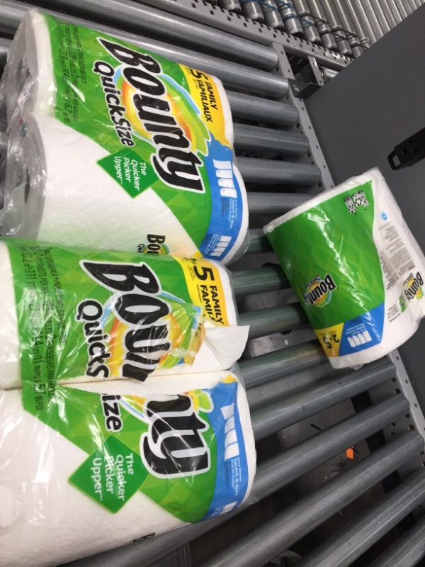 Photo 2 of 6 ROLLS TOTAL
Bounty Quick-Size Paper Towels, 2 Family Rolls, White, Prime Pantry
