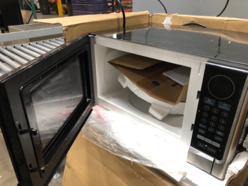 Photo 3 of PARTS ONLY** NOT FUNCTIONAL**
Commercial Chef CHM14110S6C Countertop Microwave Oven, 1100 Watts, Small Compact Size, 10 Power Levels, 6 Easy One Touch Presets with Popcorn Button, Removable Turntable, Child Lock, Stainless Steel
