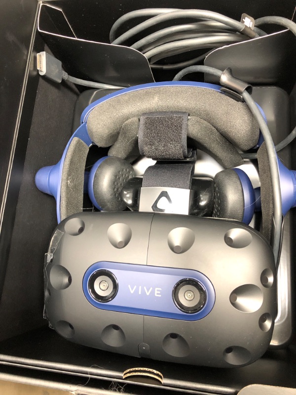 Photo 5 of HTC VIVE Pro 2 Virtual Reality System
