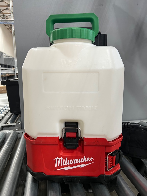 Photo 3 of MilwaukeeTool 2820-21WS Switch Tank 4-Gallon Backpack Water Supply Kit
