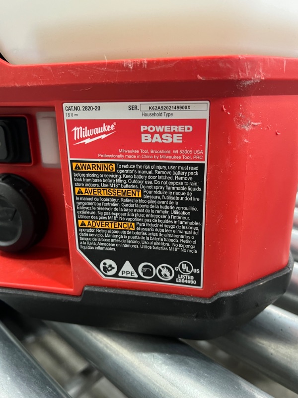 Photo 5 of MilwaukeeTool 2820-21WS Switch Tank 4-Gallon Backpack Water Supply Kit
