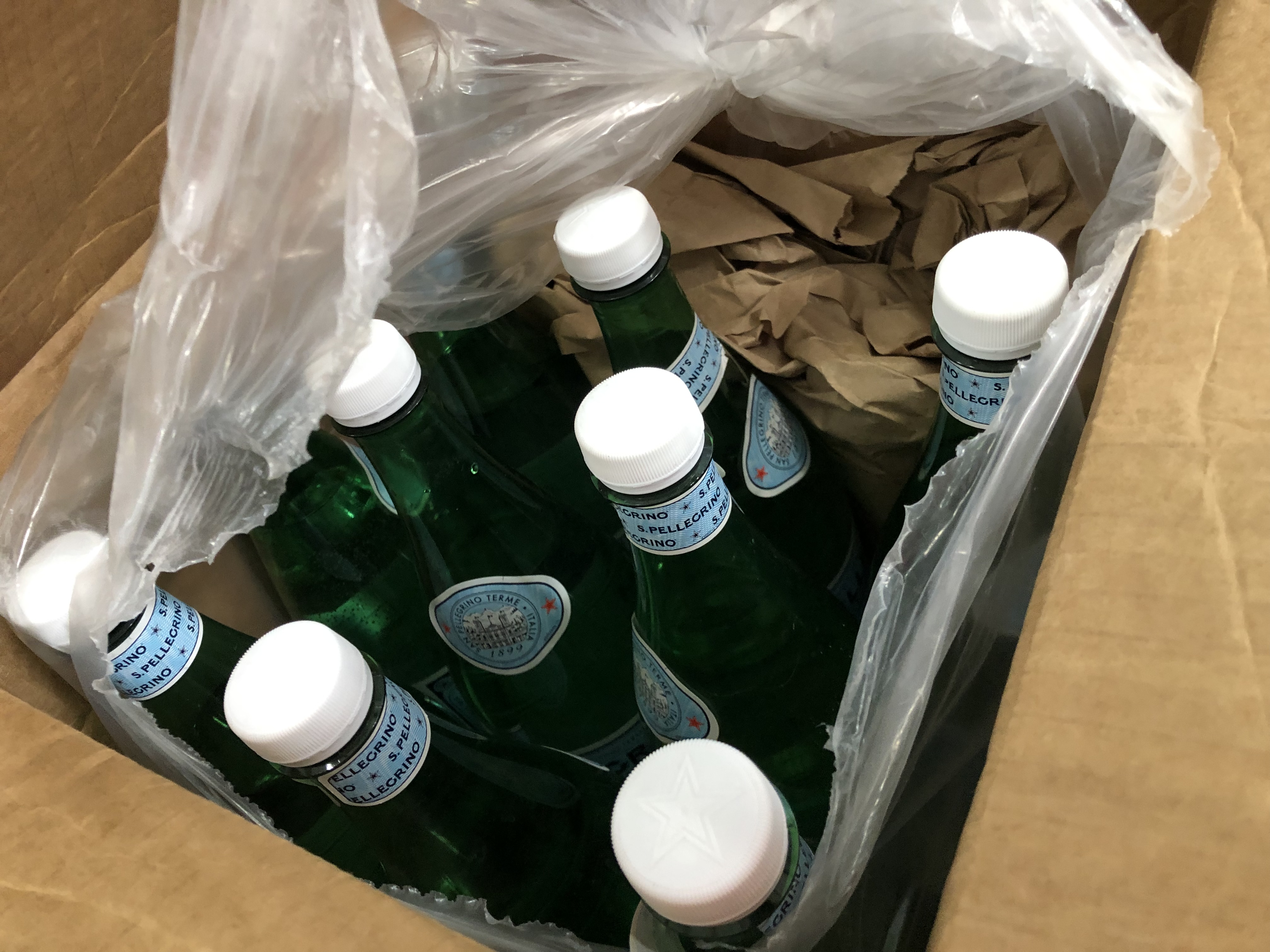 Photo 3 of 10-PACKSan Pellegrino Sparkling Mineral Water - 1.0 L
