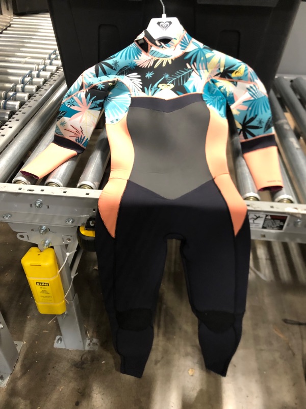 Photo 2 of Roxy Girls 3/2 Syncro Girl Back Zip GBS Wetsuit
SIZE: 12 G