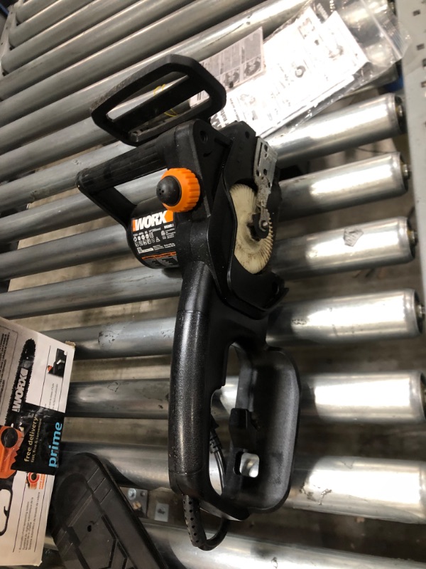 Photo 2 of ** DOES NOT COME WITH THE OIL**
** DIRTY **
 Worx 8A 14" Electric Chainsaw - WG305.1 & Toro 38914 Chainsaw Bar and Chain Oil, 1 Quart