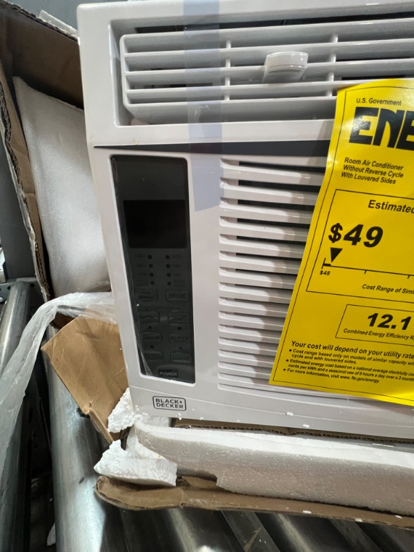 Photo 2 of ***PARTS ONLY*** BLACK+DECKER BWAC06WTB 6000 BTU window air conditioner, Cools up to 250 Square Feet, White
