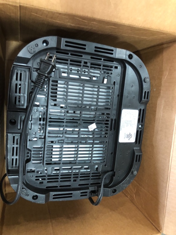 Photo 3 of Amazon Basics 4-Slot Toaster, Black
- Only one side of toaster works - Damaged 