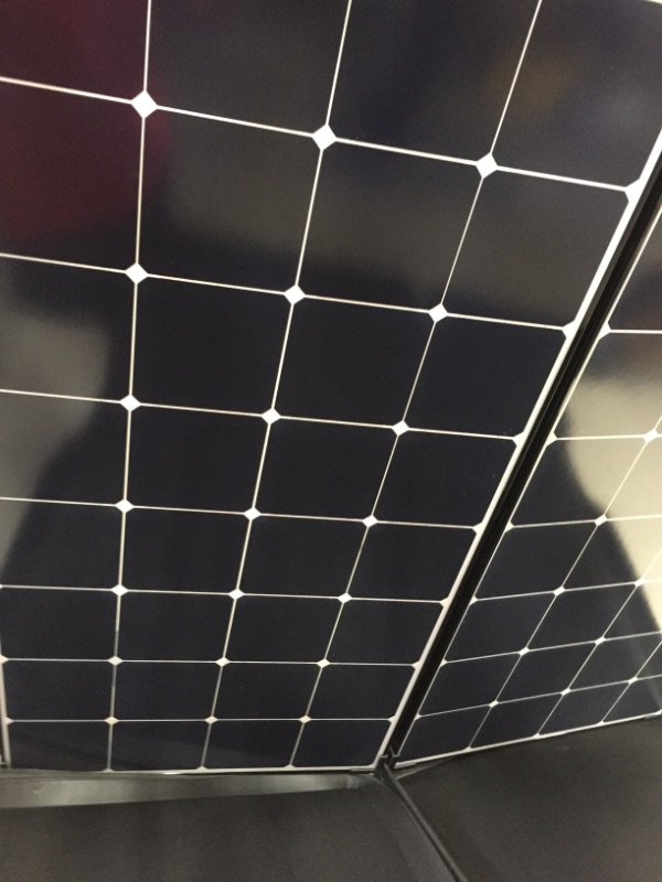 Photo 5 of 200-Watt Eclipse Monocrystalline Solar Suitcase without Controller
