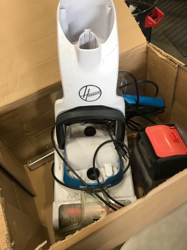 Photo 3 of ****VERY DIRTY, DOES NOT WORK*** Hoover Co. Upright Vacuum-Fh50700, One Size , Blue
