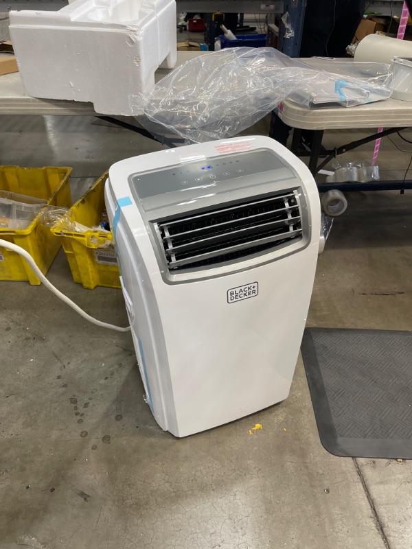 Photo 4 of ***TESTED, WORKS, BASE IS CRACKED*** BLACK+DECKER 8,000 BTU DOE (14,000 BTU ASHRAE) Portable Air Conditioner with Remote Control, White
