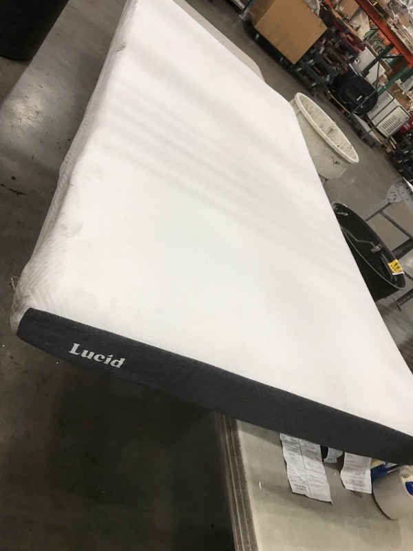 Photo 2 of (DIRTY)
LUCID 5 Inch Memory Foam Low Profile-Cooling Gel Infusion-Hypoallergenic Bamboo Charcoal-Breathable Cover Bed Mattress Conventional, Twin, White
