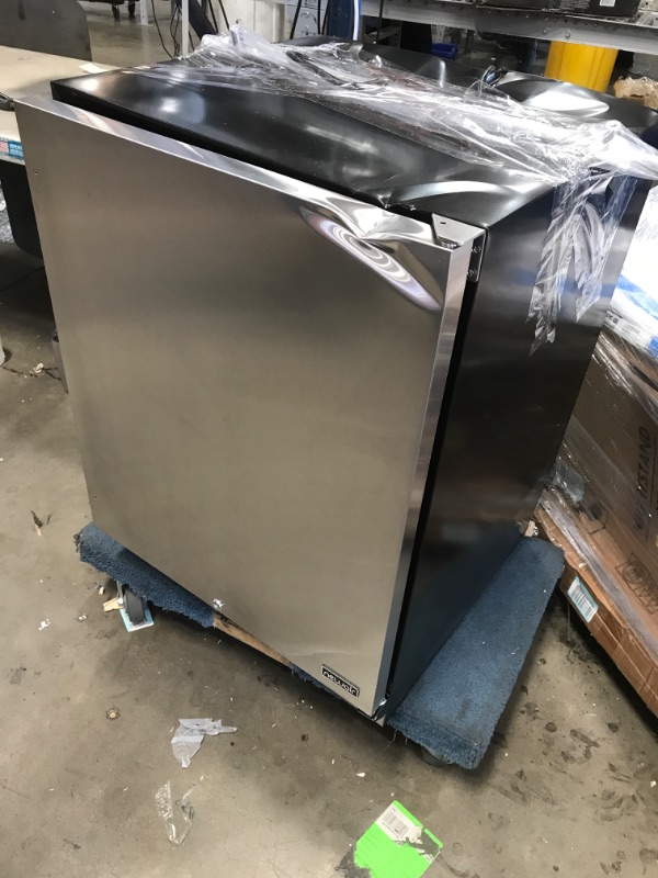 Photo 10 of (NON-FUNCTIONAL EXHAUST; MAJOR DENTS; PUNCTURED TOP; DOOR DOES NOT FULLY SHUT)
NewAir 24" Outdoor Beverage Refrigerator With Weatherproof Stainless Steel and Auto-Closing Fridge Door