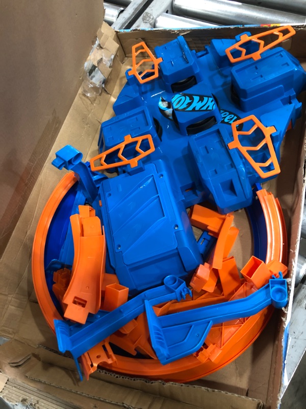 Photo 1 of Hot Wheels Criss Cross Crash Track Set
