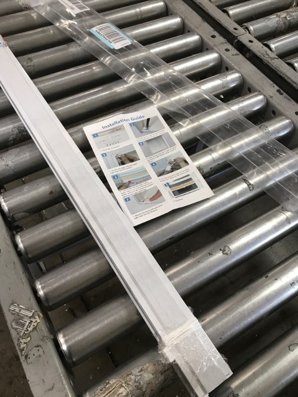 Photo 1 of 30'' width blind, white 