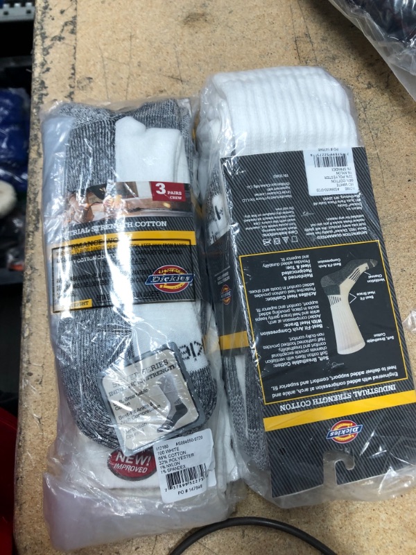 Photo 2 of BUNDL E OF 2, Genuine Dickies Men's Heavyweight Crew Sock, 3 Pack
