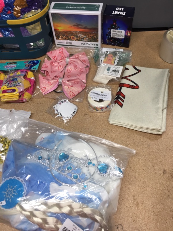 Photo 1 of ***NON-REFUNDABLE***
ASSORTED GILR'S TOYS AND GIFTS
FROZEN COSTUME(8-12), KNEE PADS AND GLOVES , PAINT BY NUMBER, PLASTIC BASKET WITH HANDLES,2 SETS OF BALLON DECORATIONS,PUZZLE 