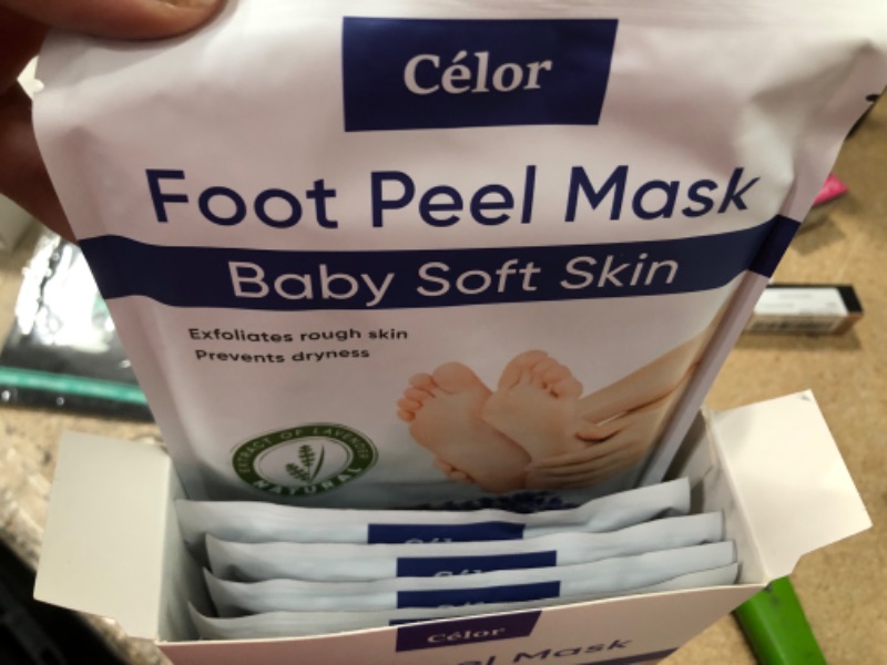 Photo 2 of ??Foot Peel Mask (5 Pairs) - Foot Mask for Baby soft skin - Remove Dead Skin | Foot Spa Foot Care for women Peel Mask with Lavender and Aloe Vera Gel for Men and Women Feet Peeling Mask Exfoliating
