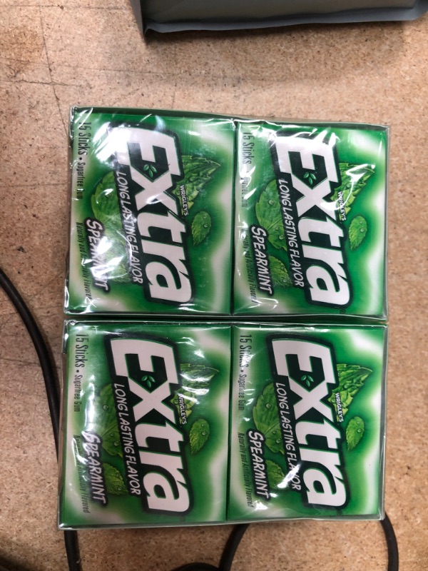 Photo 3 of 2 items 
EXTRA Spearmint Sugarfree Chewing Gum, 15 Pieces (Pack of 10) (x2)