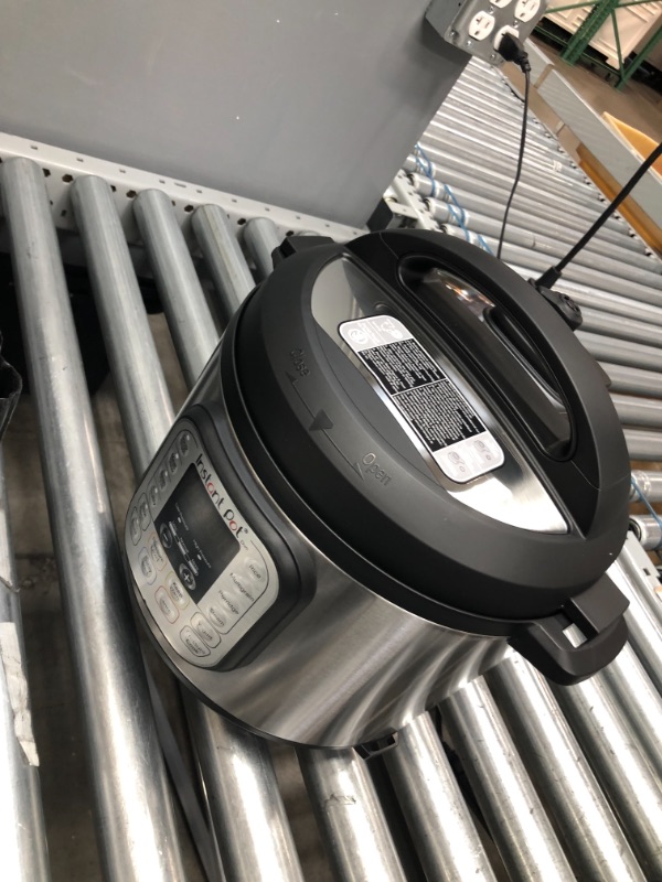 Photo 2 of Instant Pot Duo 7-in-1 Electric Pressure Cooker, Slow Cooker, Rice Cooker, Steamer, Sauté, Yogurt Maker, Warmer & Sterilizer, 6 Quart, Stainless Steel/Black
- One of the handles is broken (See photos) 