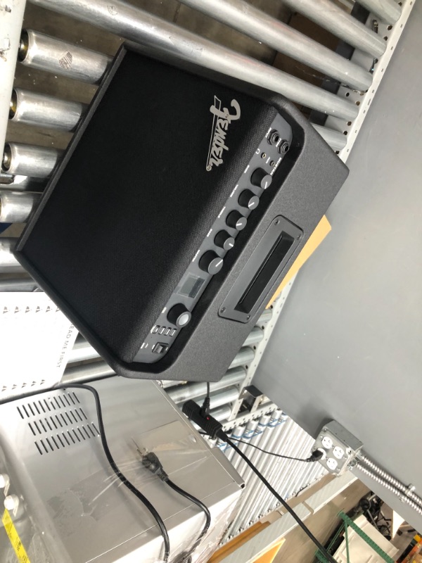 Photo 2 of Fender Mustang LT-25 - Digital Guitar Amplifier
