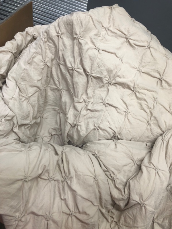 Photo 3 of ***STOCK PHOTO FOR REFERENCE ONLY*** MINOR DIRT DAMAGE***
Lush Decor Textured Polyester Ruffle Detail Comforter, Queen, Ivory, 5-Pc Set ,2 PILLOW CASES AND 2 DECOR PILLOWS