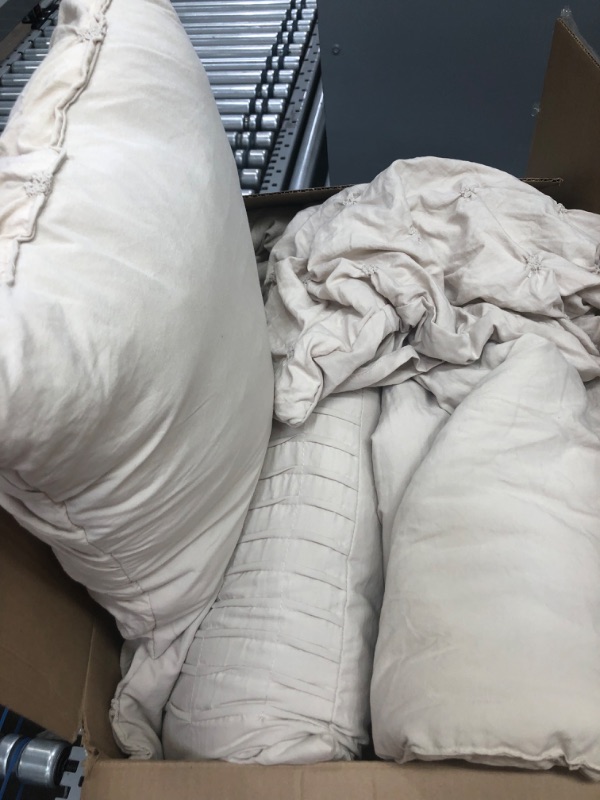 Photo 2 of ***STOCK PHOTO FOR REFERENCE ONLY*** MINOR DIRT DAMAGE***
Lush Decor Textured Polyester Ruffle Detail Comforter, Queen, Ivory, 5-Pc Set ,2 PILLOW CASES AND 2 DECOR PILLOWS