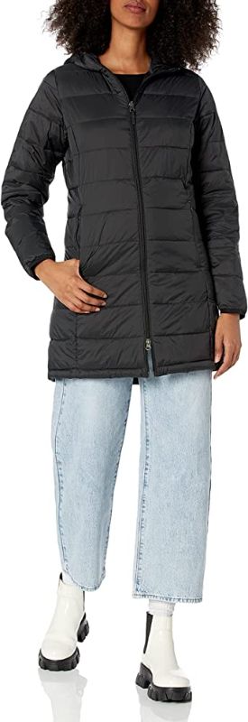 Photo 1 of Amazon Essentials Women's Lightweight Water-Resistant Hooded Puffer Coat (Large)
