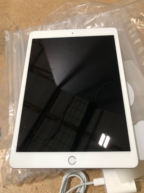 Photo 4 of Apple 10.2In iPad - Silver (8th Generation)